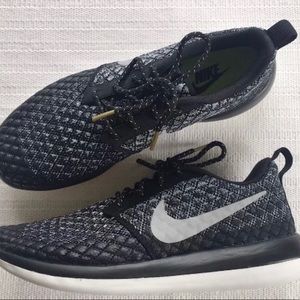 Women’s Nike Roshe 2 Flyknit 365 Sneakers